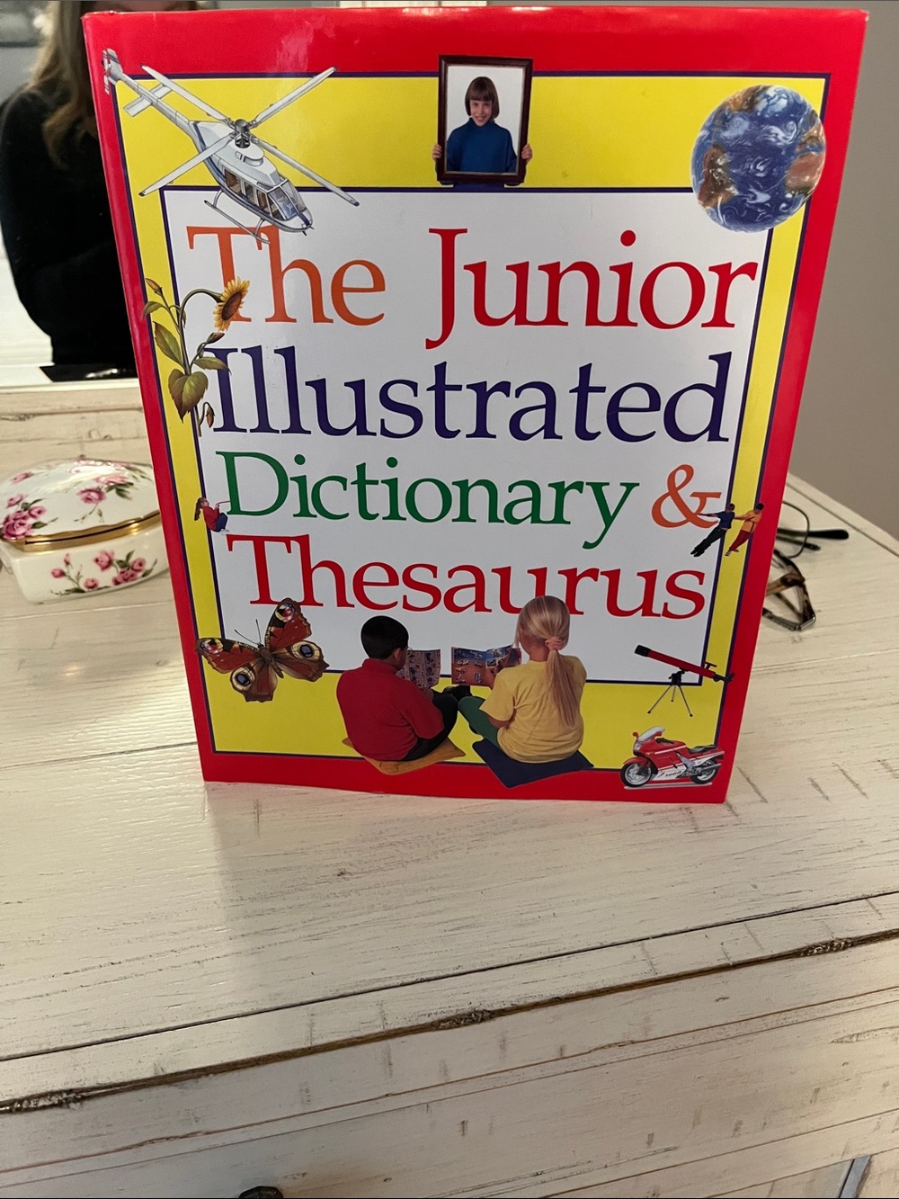 Junior illustrated Dictionary & Thesaurus